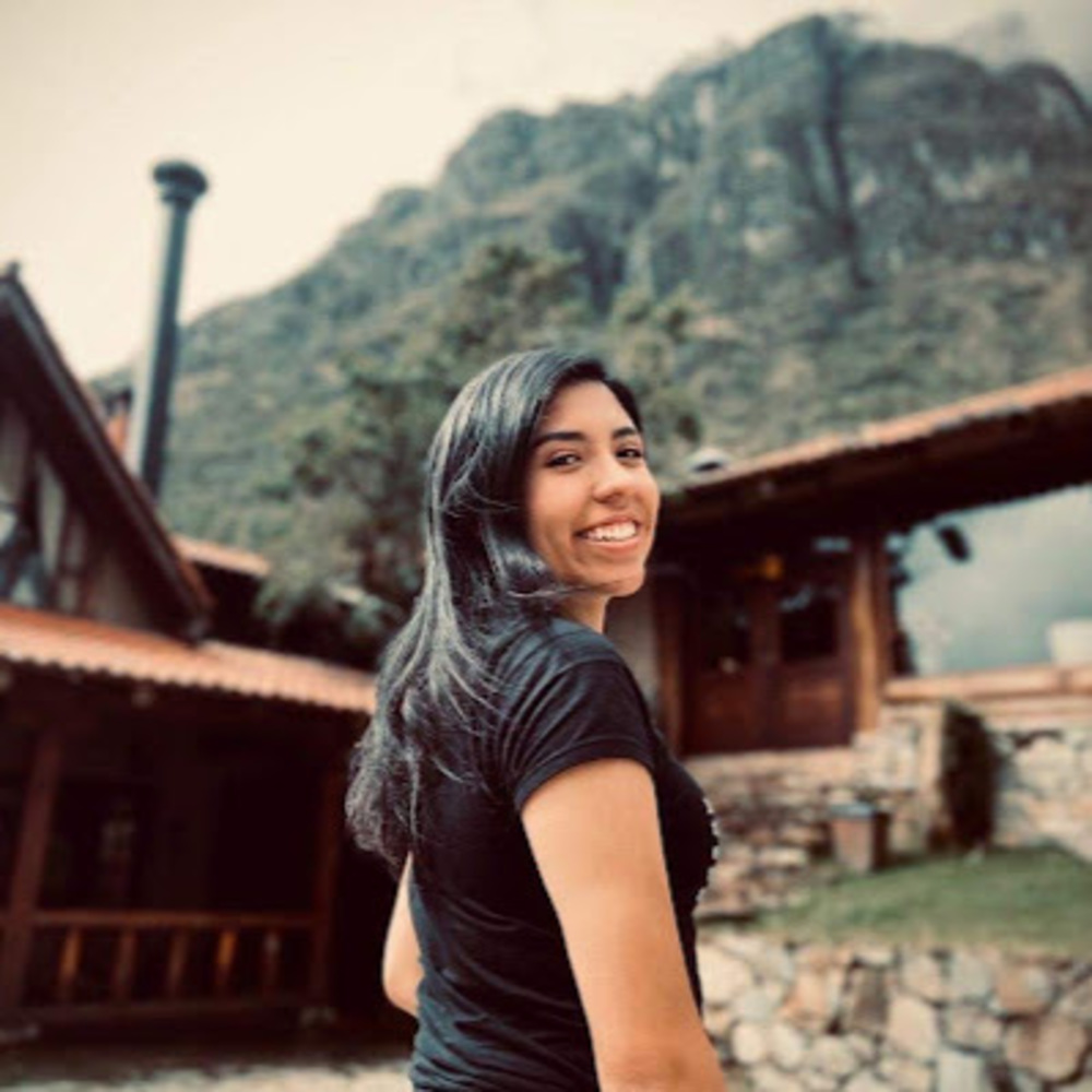 Meet your Posher, Alejandra